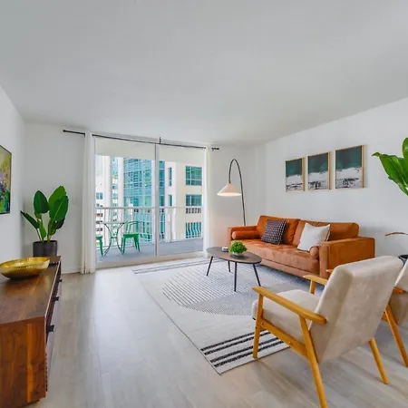 Condo With Panoramic City Views In Brickell